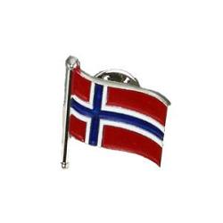pin med norsk flagg pa stang
